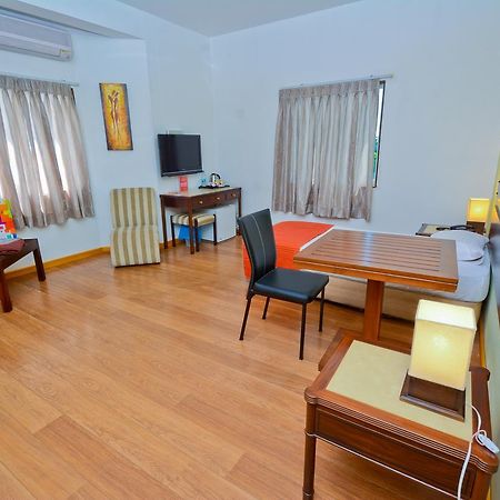 Monsoon Suites Kirillapone Dış mekan fotoğraf